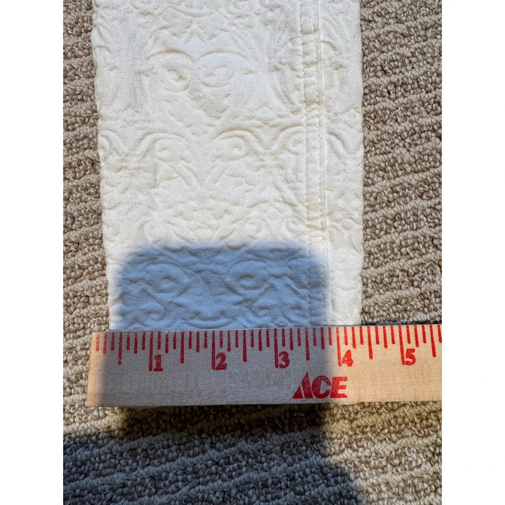 7 For All Mankind‎ White Embossed Skinny Jeans Women's Size 23 Textured Stretch
